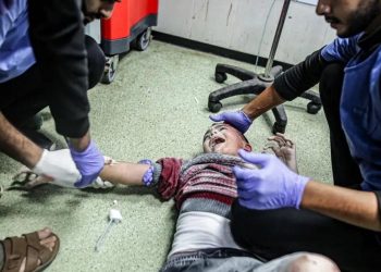 Dokter ahli bedah yang kembali dari Gaza menceritakan tragedi yang dilihatnya dan bersaksi kepada polisi London