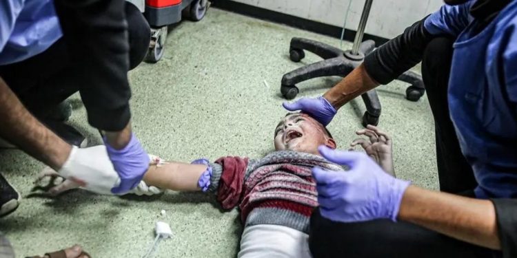 Dokter ahli bedah yang kembali dari Gaza menceritakan tragedi yang dilihatnya dan bersaksi kepada polisi London