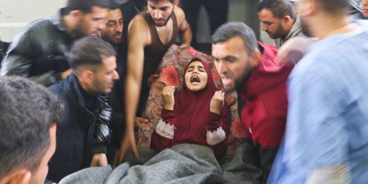 Pasukan Israel menyerbu Rumah Sakit Al-Nasser di Khan Younis, Gaza