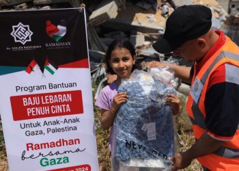 Senyum Lebaran Terukir di Gaza: Al Majdi Indonesia Berbagi Baju Lebaran untuk Anak-Anak