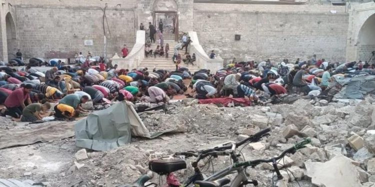 Warga Gaza Salat Ied di Tengah Reruntuhan, Khotib Ied: “Kalian Tidak Akan Mematahkan Tekad Kami”