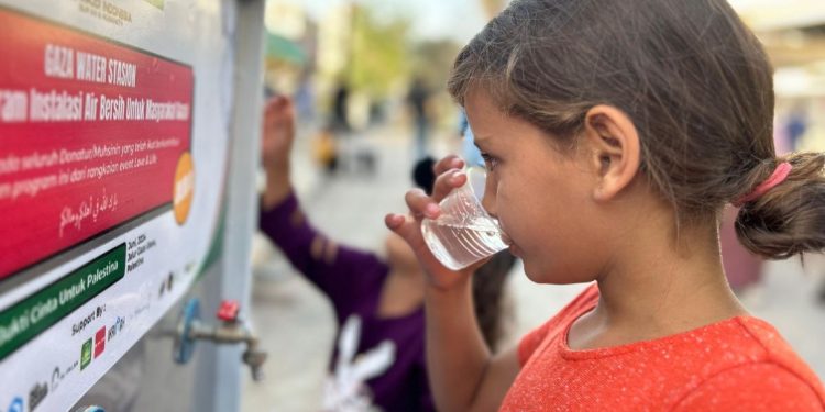 Secercah Harapan di Gaza: Yayasan Al Majdi Indonesia Salurkan Air Bersih dan Instalasi Water Station