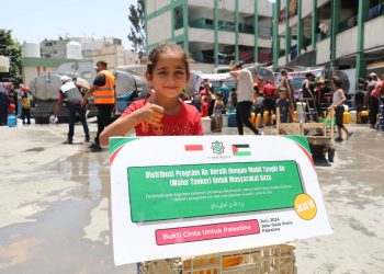 Al Majdi Indonesia Salurkan 22.000 Liter Air Bersih di Gaza Utara